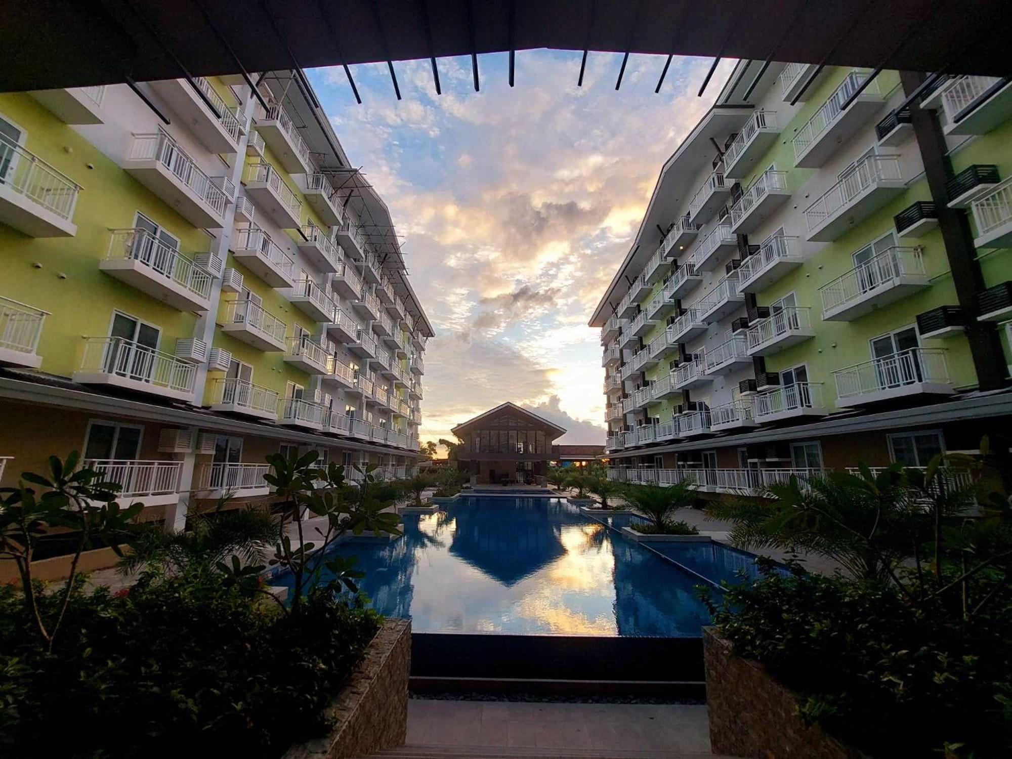 Ania Rooms@Amani Grand Residences Near Airport Lapu-Lapu City Exteriör bild