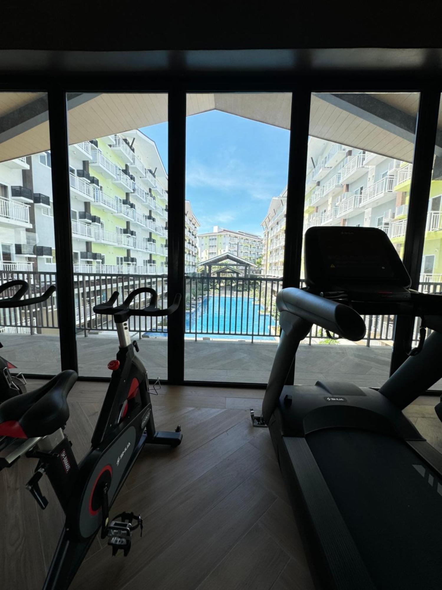 Ania Rooms@Amani Grand Residences Near Airport Lapu-Lapu City Exteriör bild