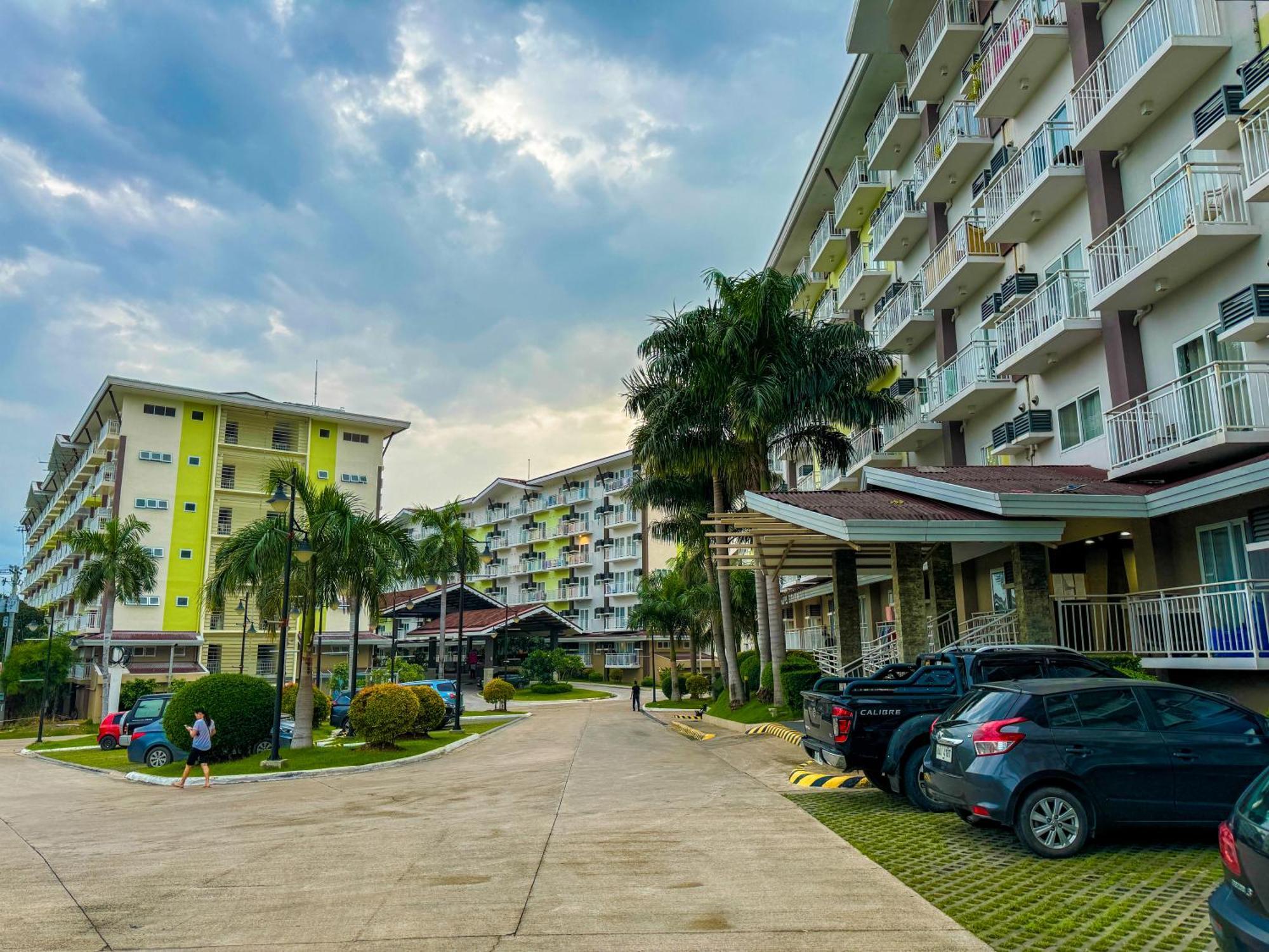 Ania Rooms@Amani Grand Residences Near Airport Lapu-Lapu City Exteriör bild