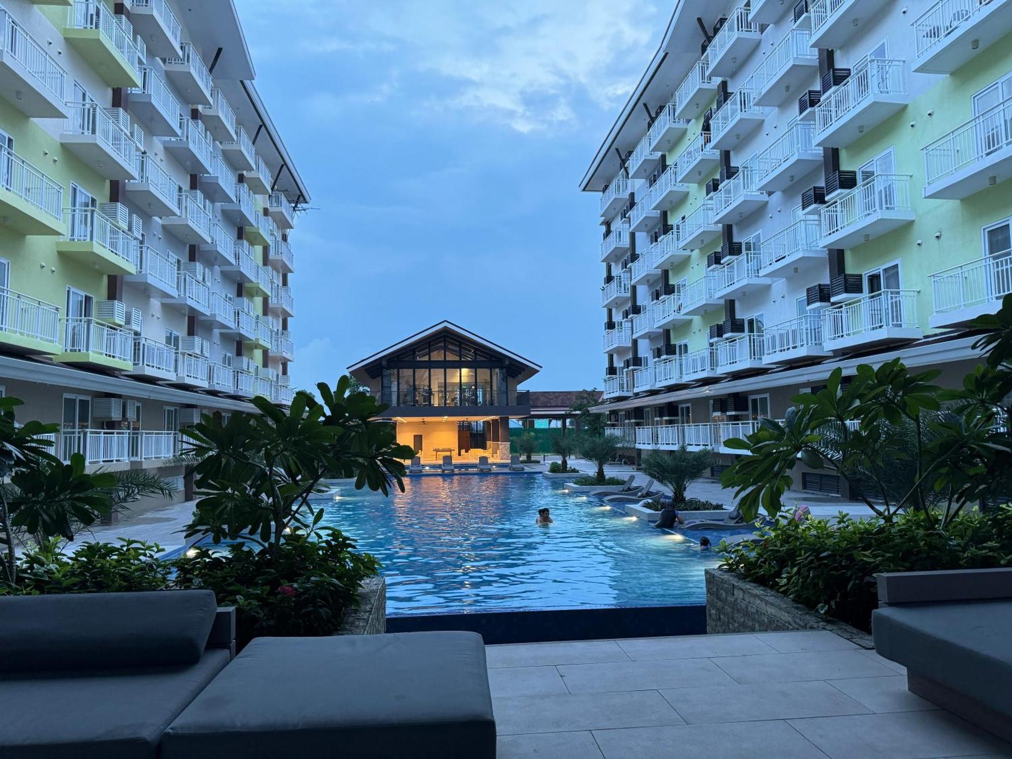 Ania Rooms@Amani Grand Residences Near Airport Lapu-Lapu City Exteriör bild